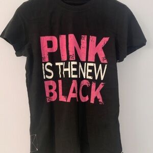 women’s black & pink t-shirt size M